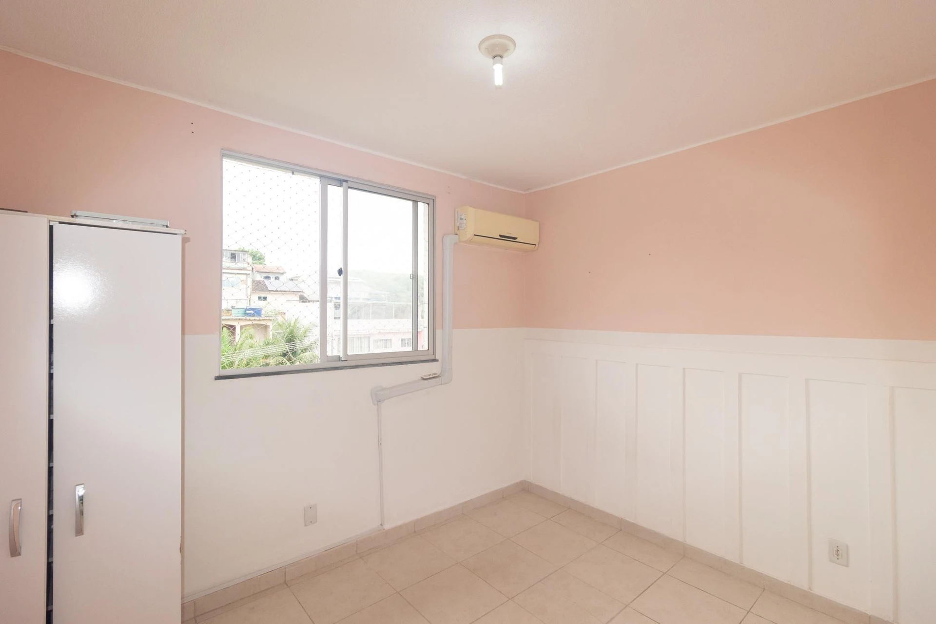 2-bedroom apartment in a building with a pool — photo 4