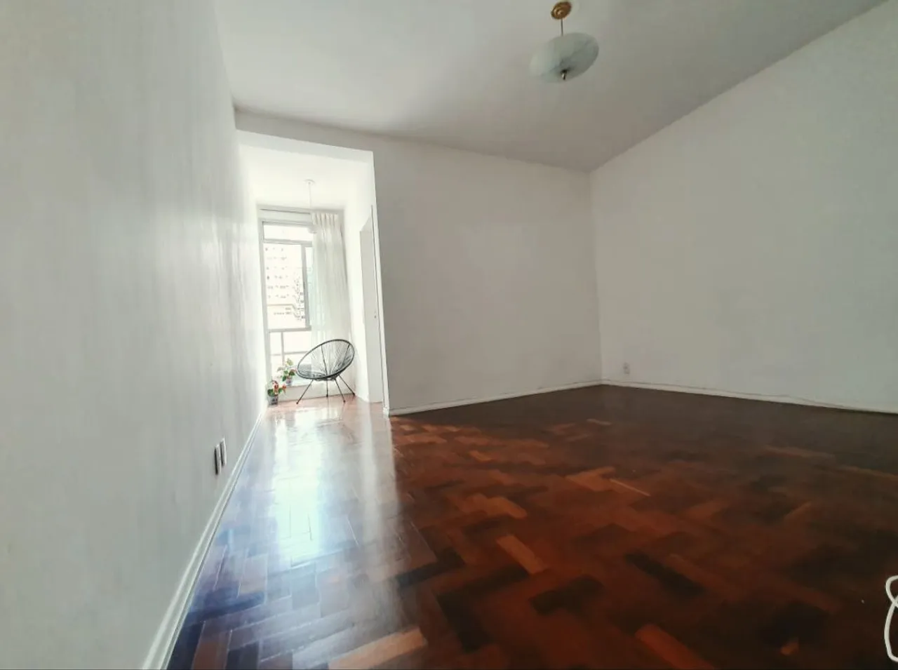 Wood or laminate floors in a one-bedroom apartment, 62 m² — photo 7
