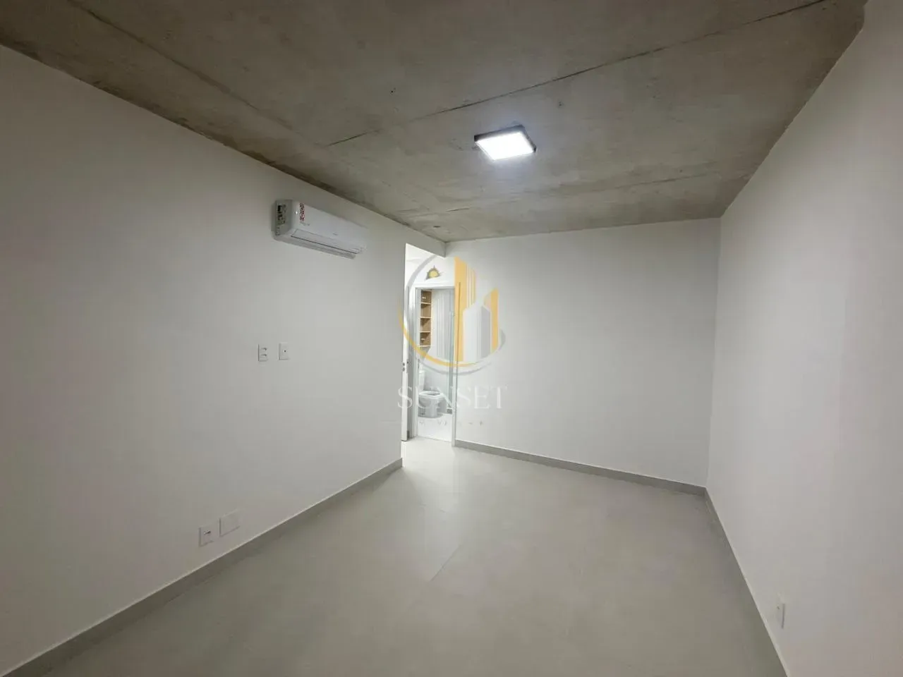 Apartment with 2 bedrooms and 2 bathrooms, open-plan kitchen — photo 8