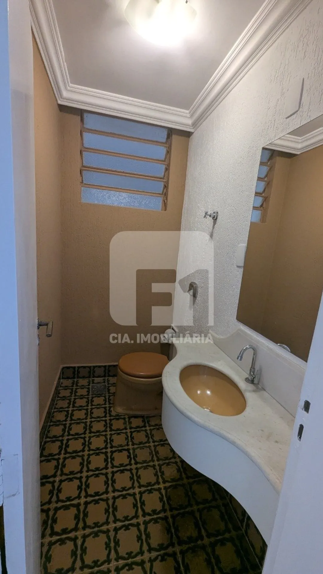 House with 6 bedrooms, en-suite and parking for 6 — photo 19