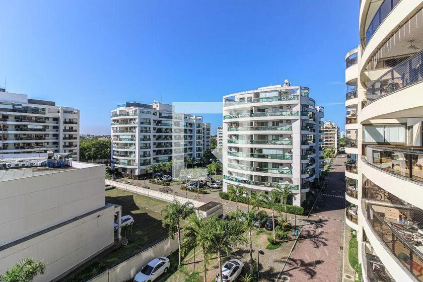 3-bedroom apartment with a glass-enclosed balcony — photo 34