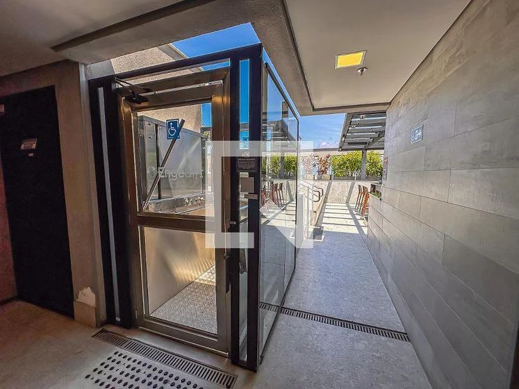 One-bedroom apartment in a building with a gym — photo 46