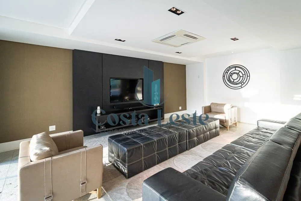 Home office in a 2-bedroom apartment, 70 m² — photo 30