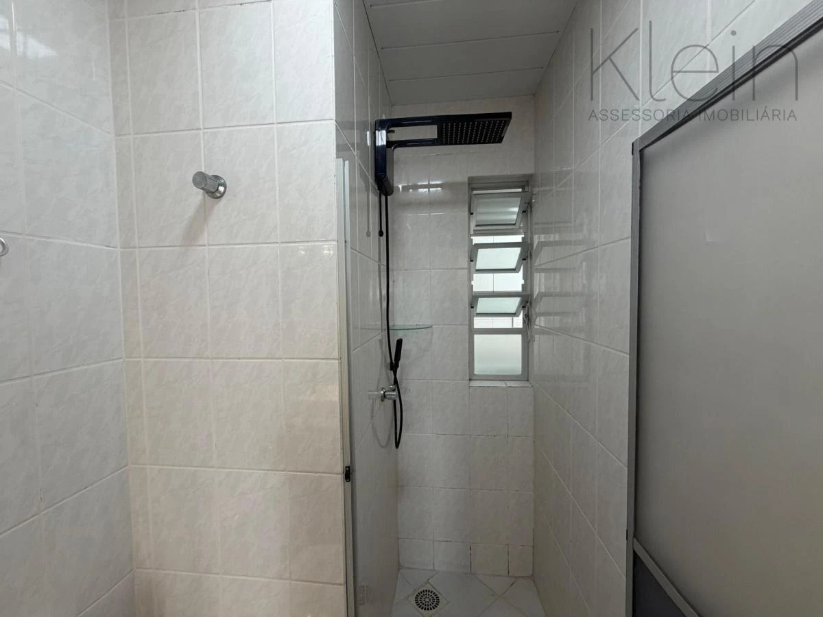 Glass-enclosed balcony in a 3-bedroom apartment, 75 m² — photo 34