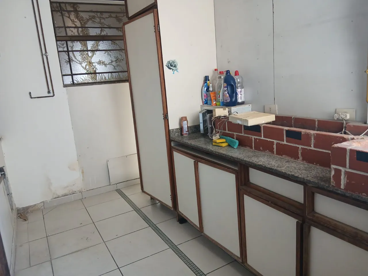 Furnished 4-bedroom apartment with a gas stove kitchen — photo 19