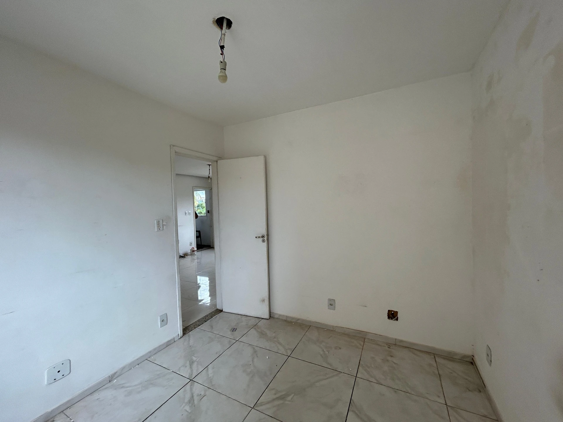 Balcony with a grill in a 3-bedroom apartment, 130 m² — photo 41