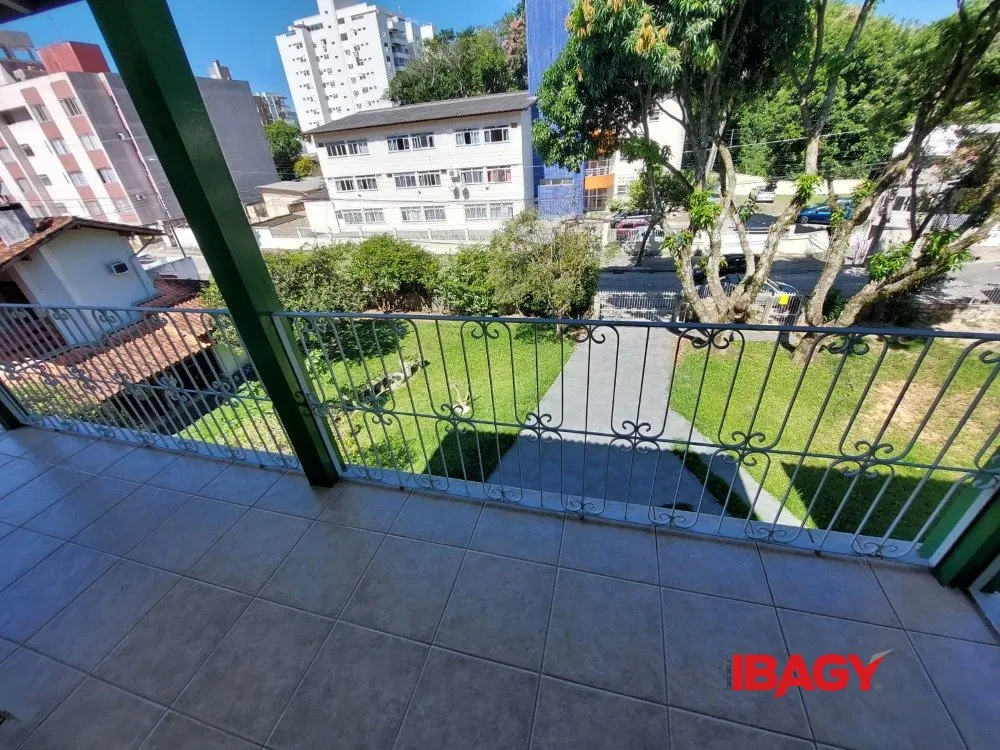Casa amueblada con 4 dormitorios y 950 m² — photo 37