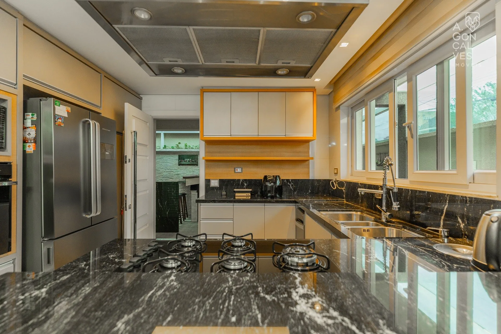 House with 3 bedrooms and an open-plan kitchen — photo 22