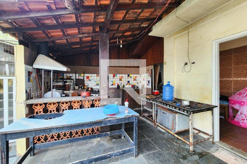 Casa mobiliada de 148 m² com 3 quartos e cozinha fechada
