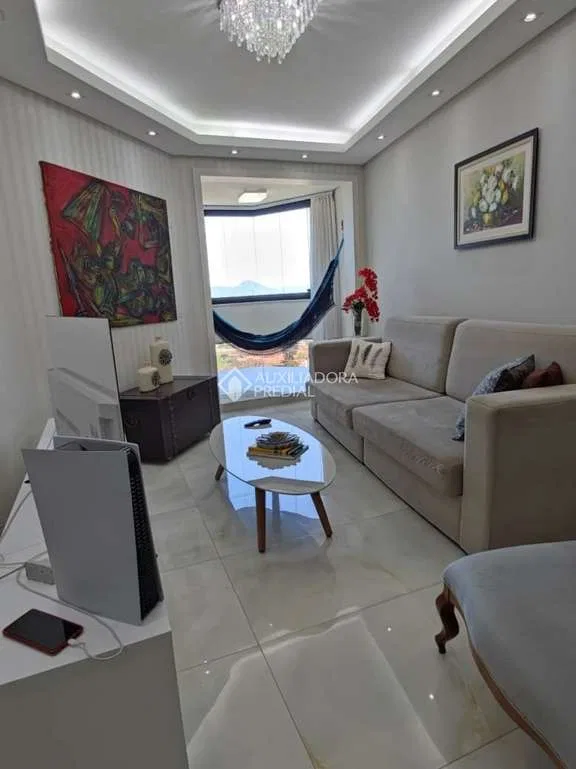 3-bedroom apartment with enclosed glass balcony — photo 4