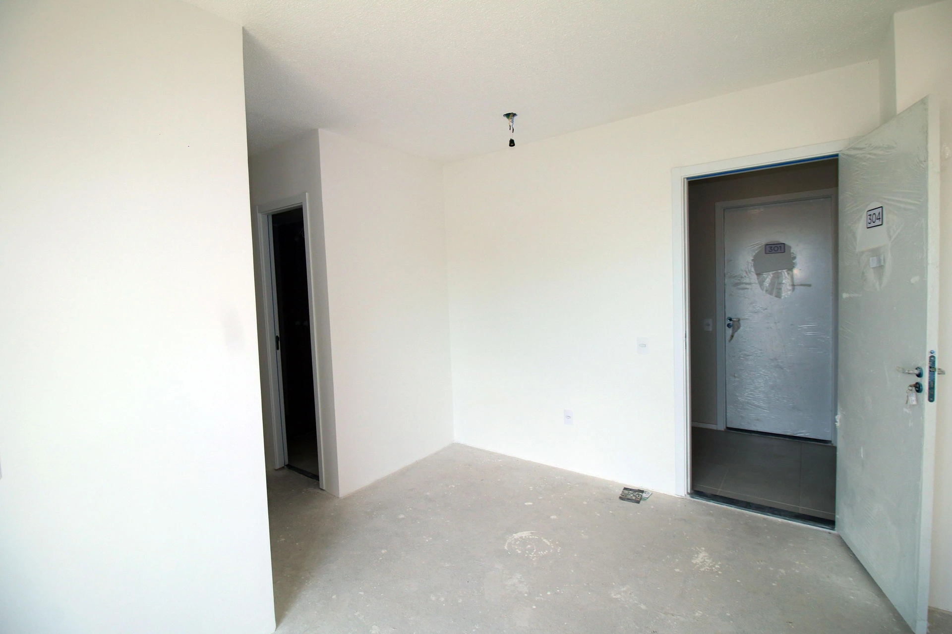 2-bedroom apartment in a building with a gym — photo 45