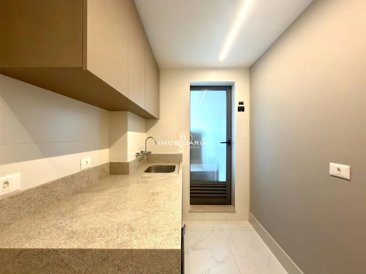 Floor-to-ceiling windows in a 3-bedroom apartment, 138 m² — photo 12