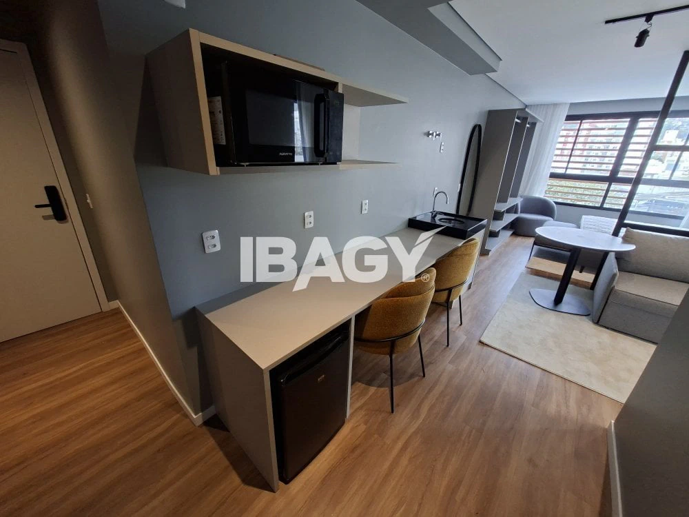 30 m² apartment with 1 bedroom and tall windows — photo 42