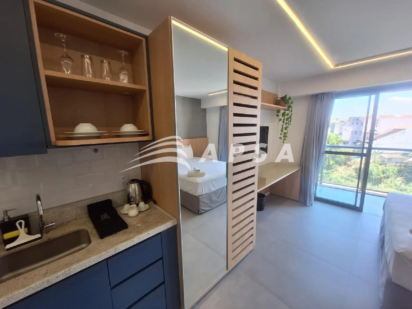 One-bedroom apartment in a building with a coworking space — photo 12