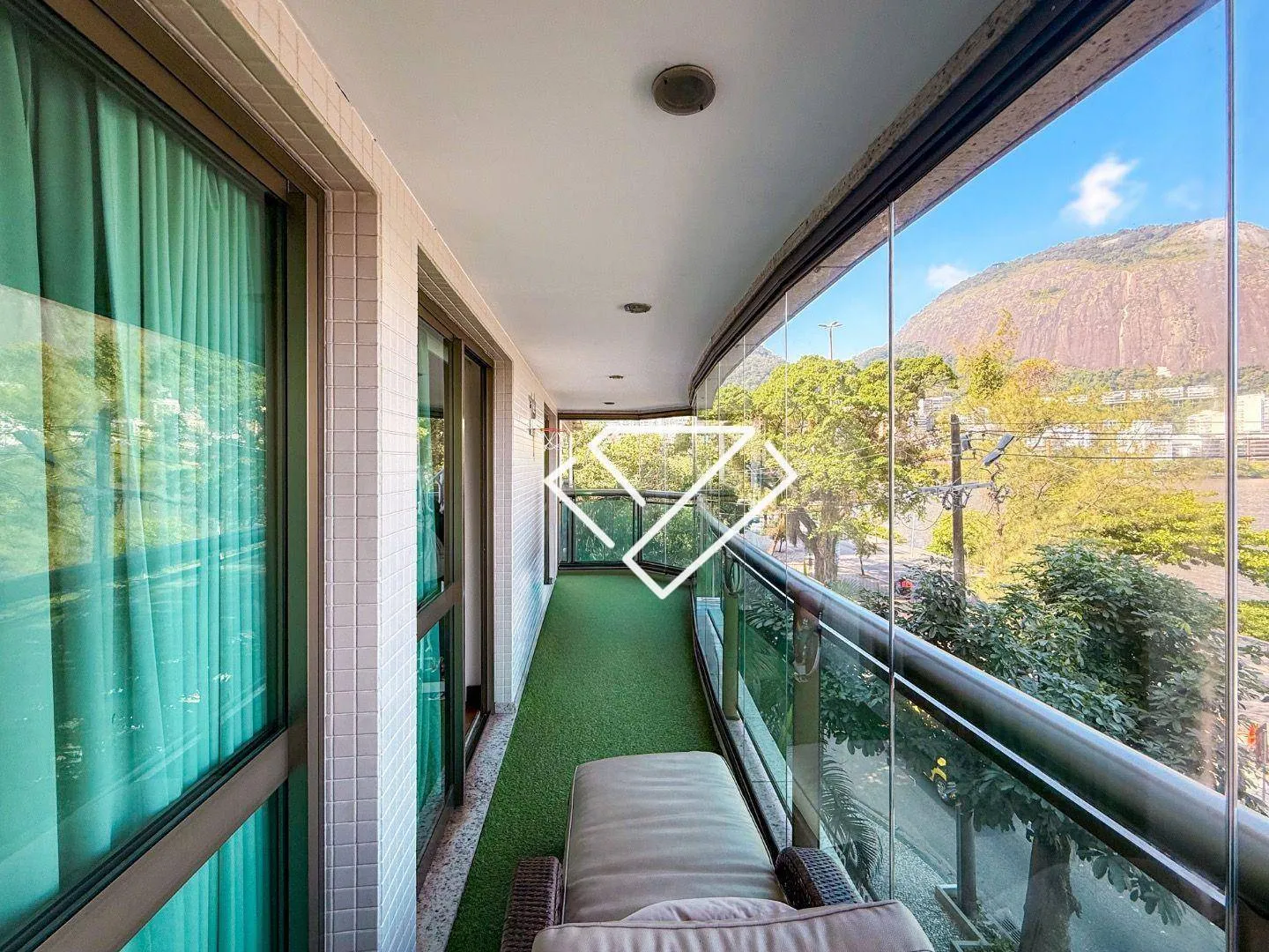 Furnished apartment with 4 en-suites and 258 m² — photo 30