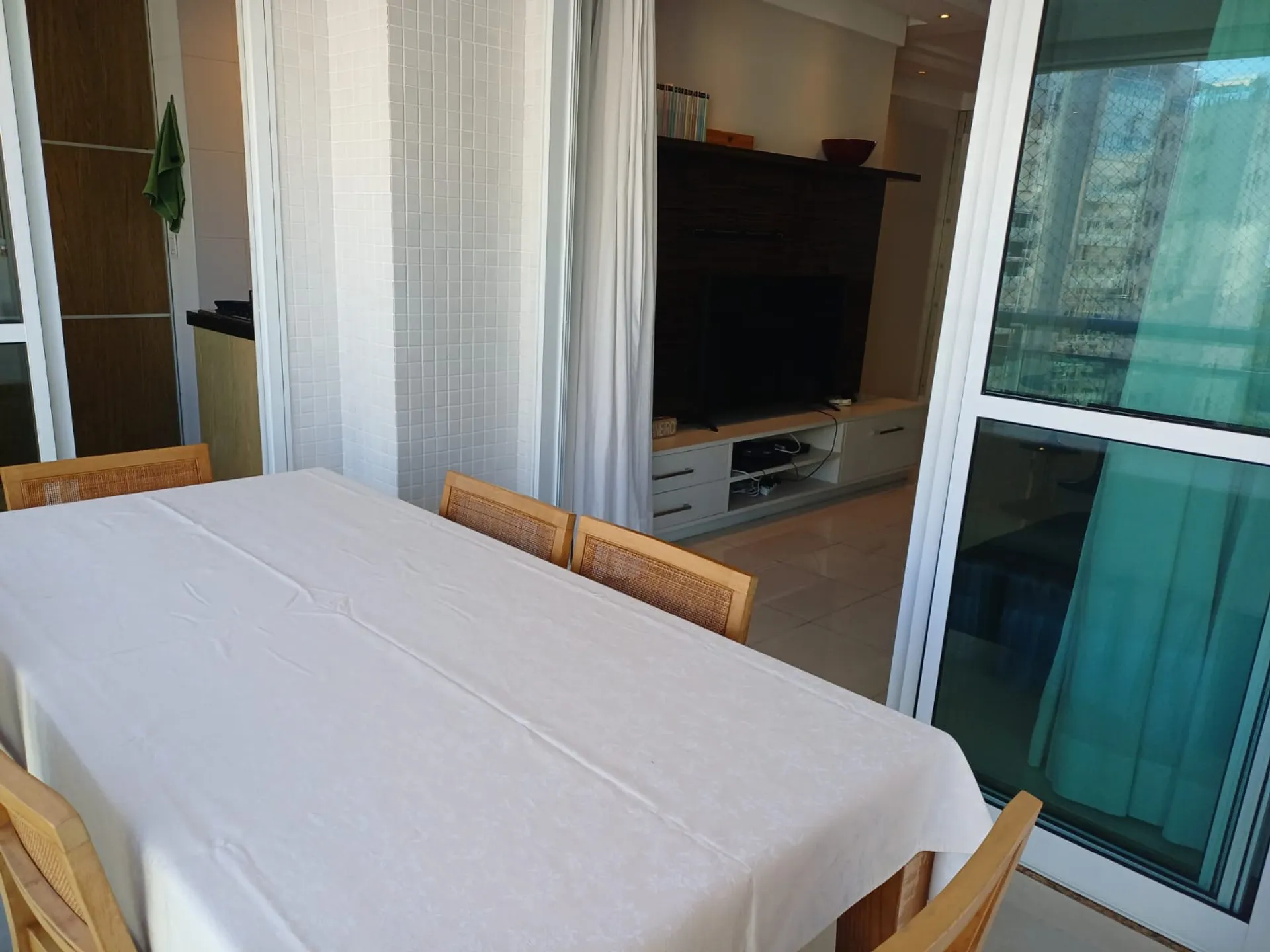 Furnished 3-bedroom apartment with open-plan kitchen — photo 14