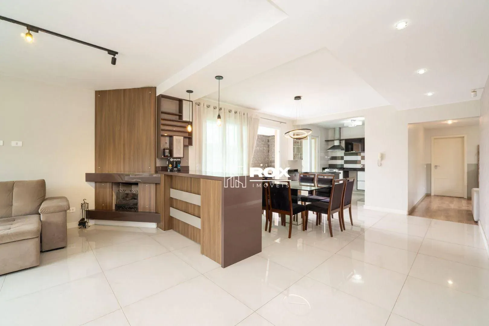 Furnished apartment, 179 m², with a fireplace — photo 20