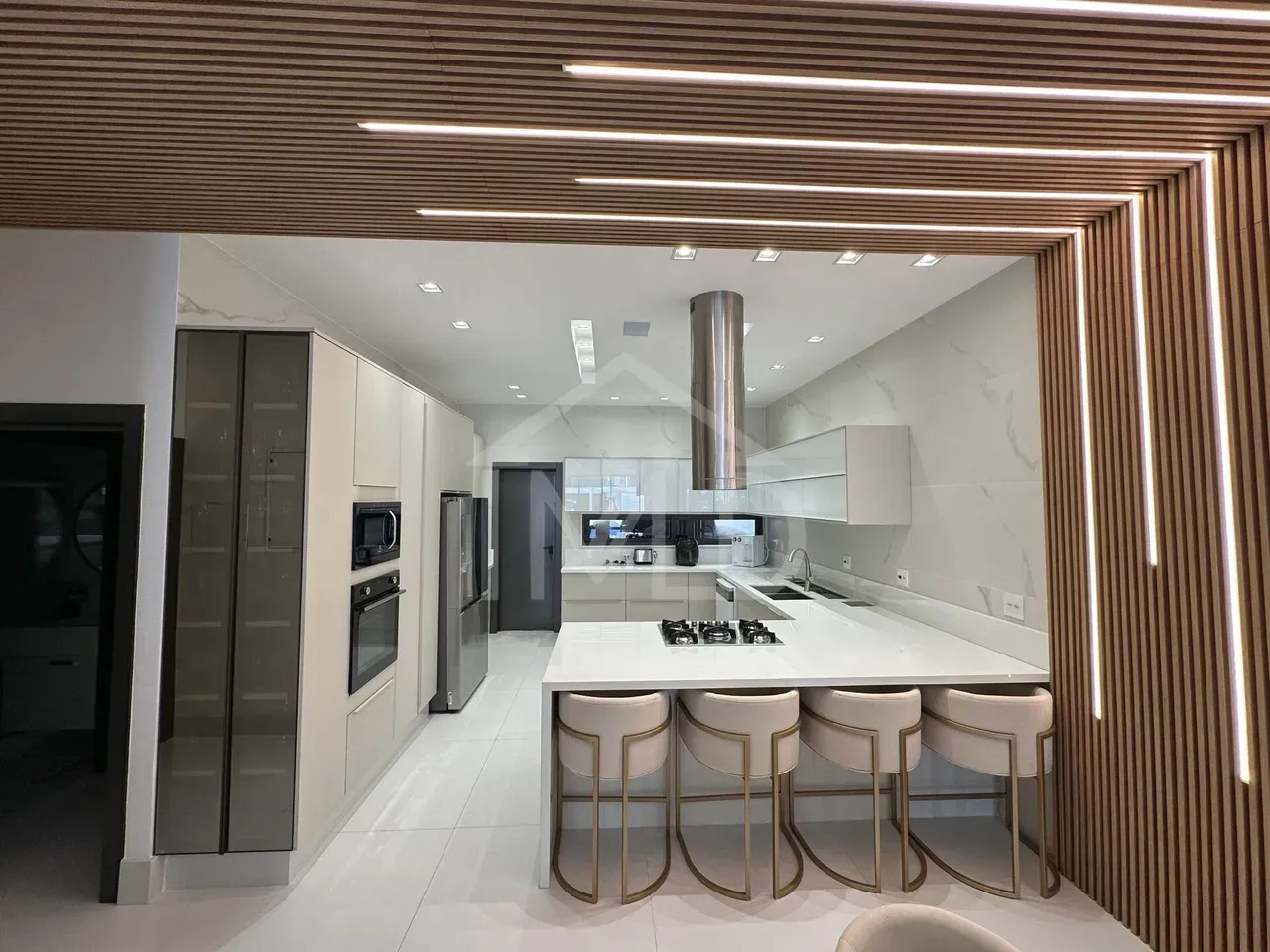Furnished house with 4 bedrooms and 600 m² — photo 21