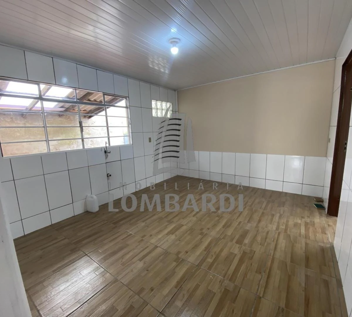 Wood or laminate floors in a 3-bedroom house, 100 m² — photo 11