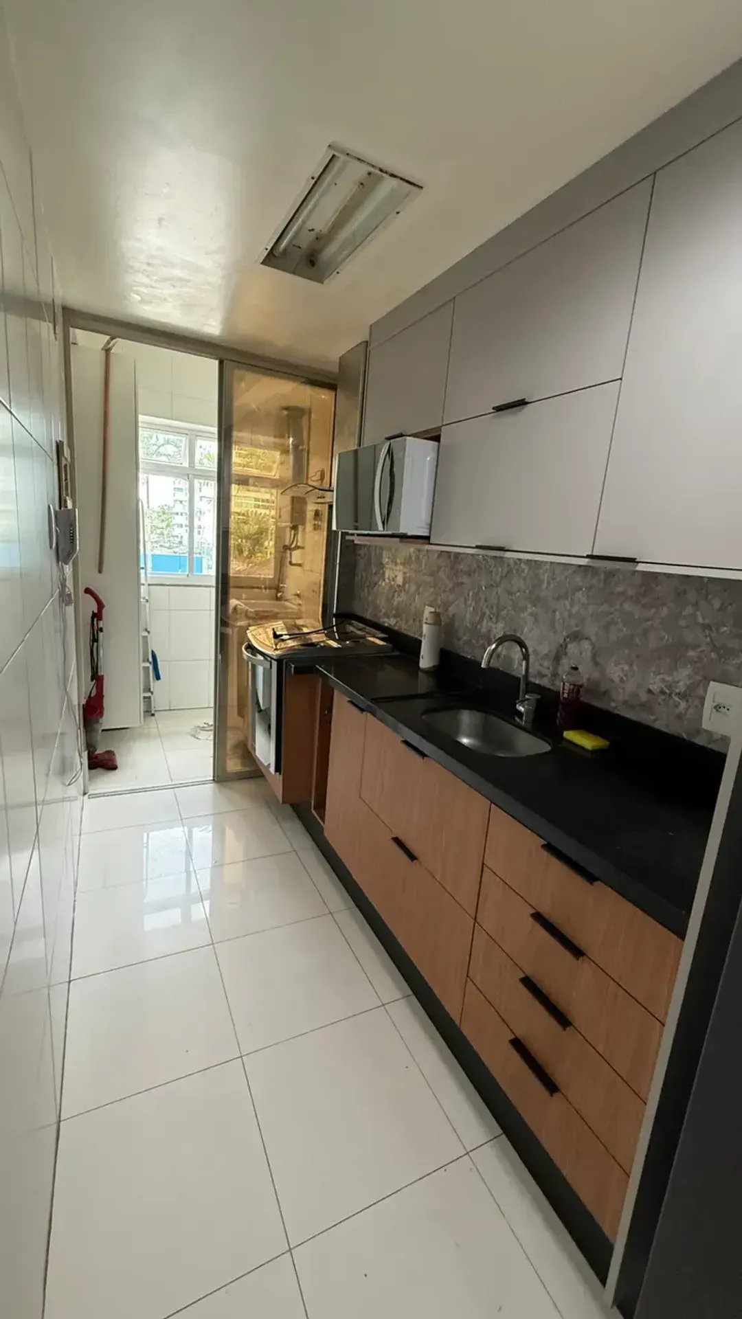 Glass-enclosed balcony in a 3-bedroom apartment, 93 m² — photo 28