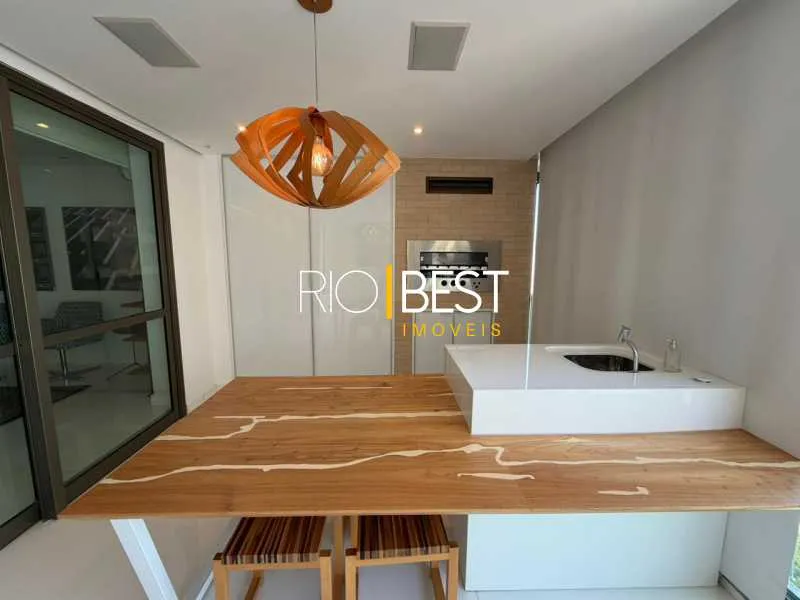 Apartment with 4 rooms and 3 modern suites — photo 12