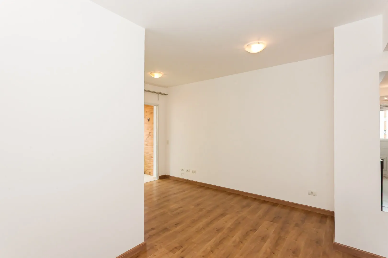 Apartment, 60 m², with wood or laminate floors — photo 8