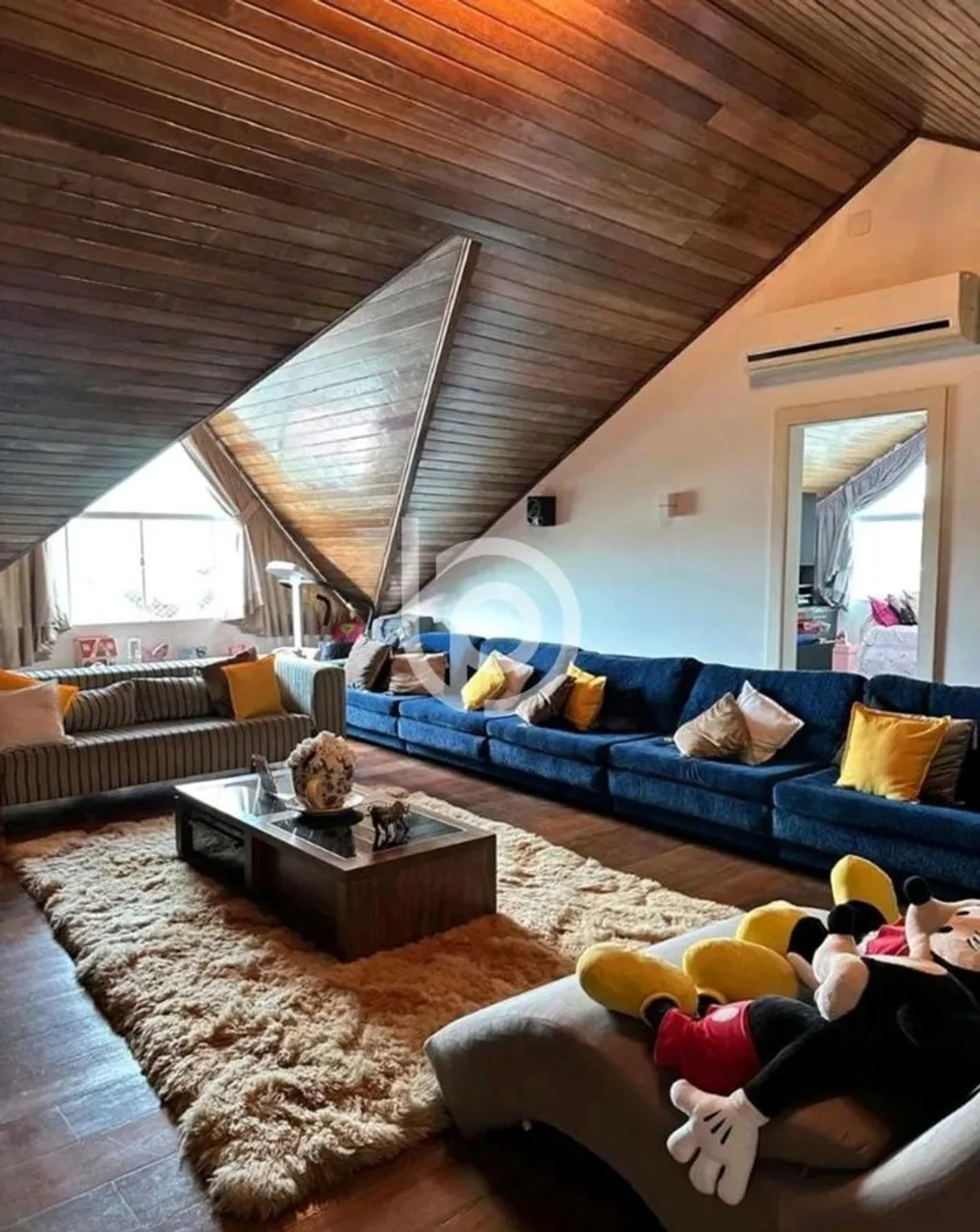 Furnished house-style apartment with 5 bedrooms and 5 baths — photo 3