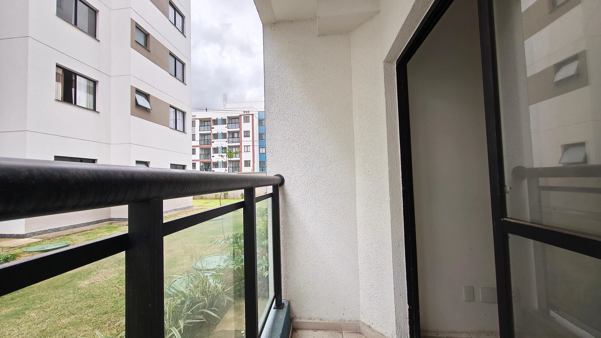 2-bedroom apartment in a building with a gym — photo 11