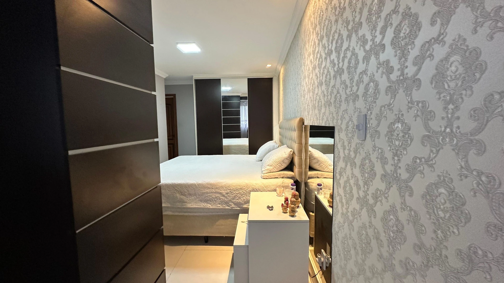 300 m² apartment with a washing machine and a dishwasher — photo 52
