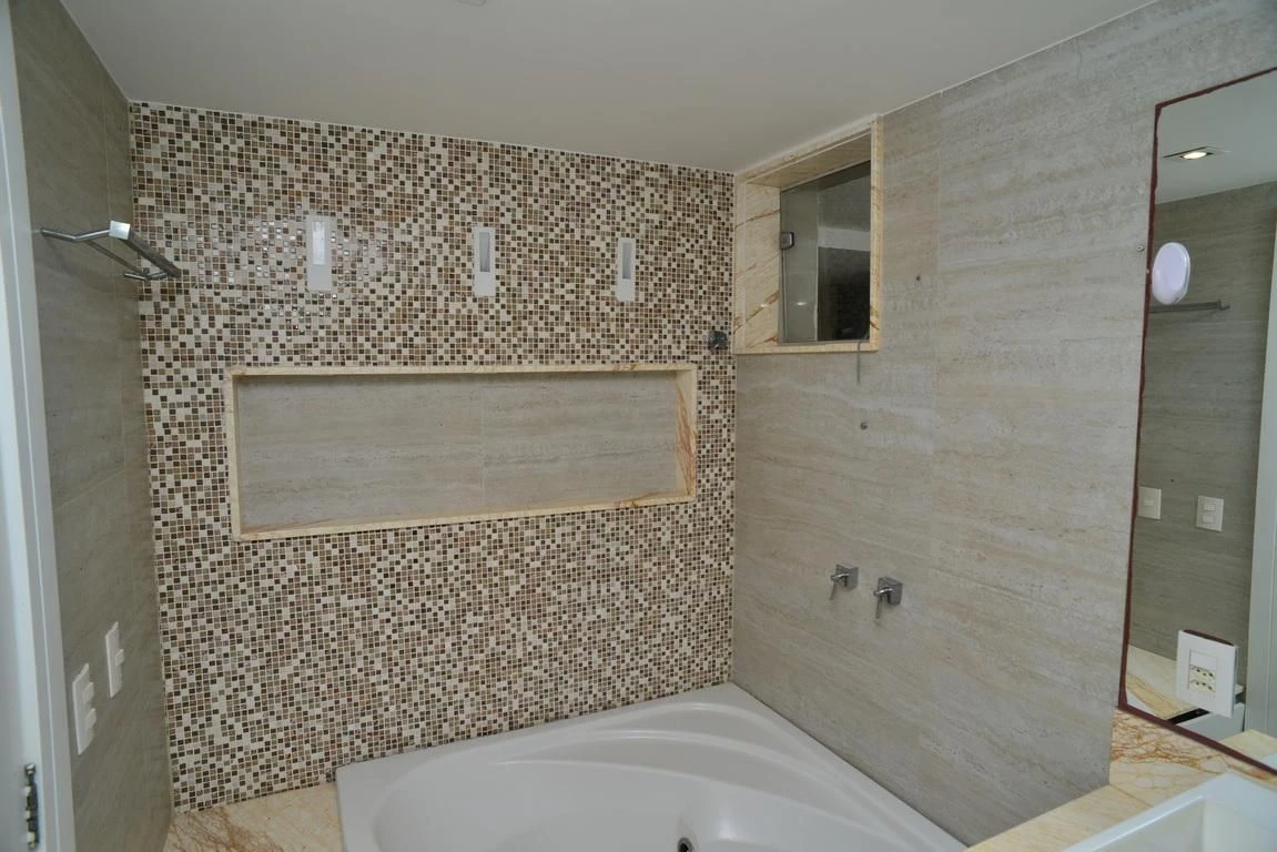 Ванна та 4 спальні: квартира 300 м² — photo 68