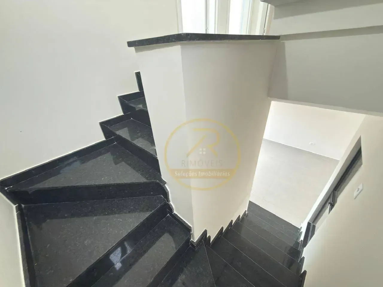 House 100 m² with 3 bedrooms and 2 parking spots — photo 27