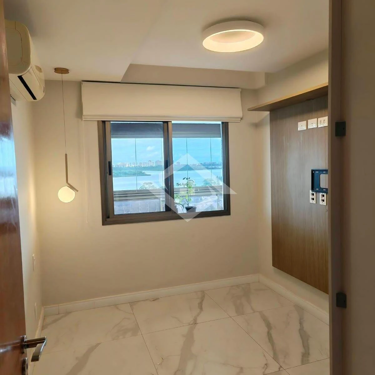 4-bedroom apartment with glassed-in balcony — photo 13