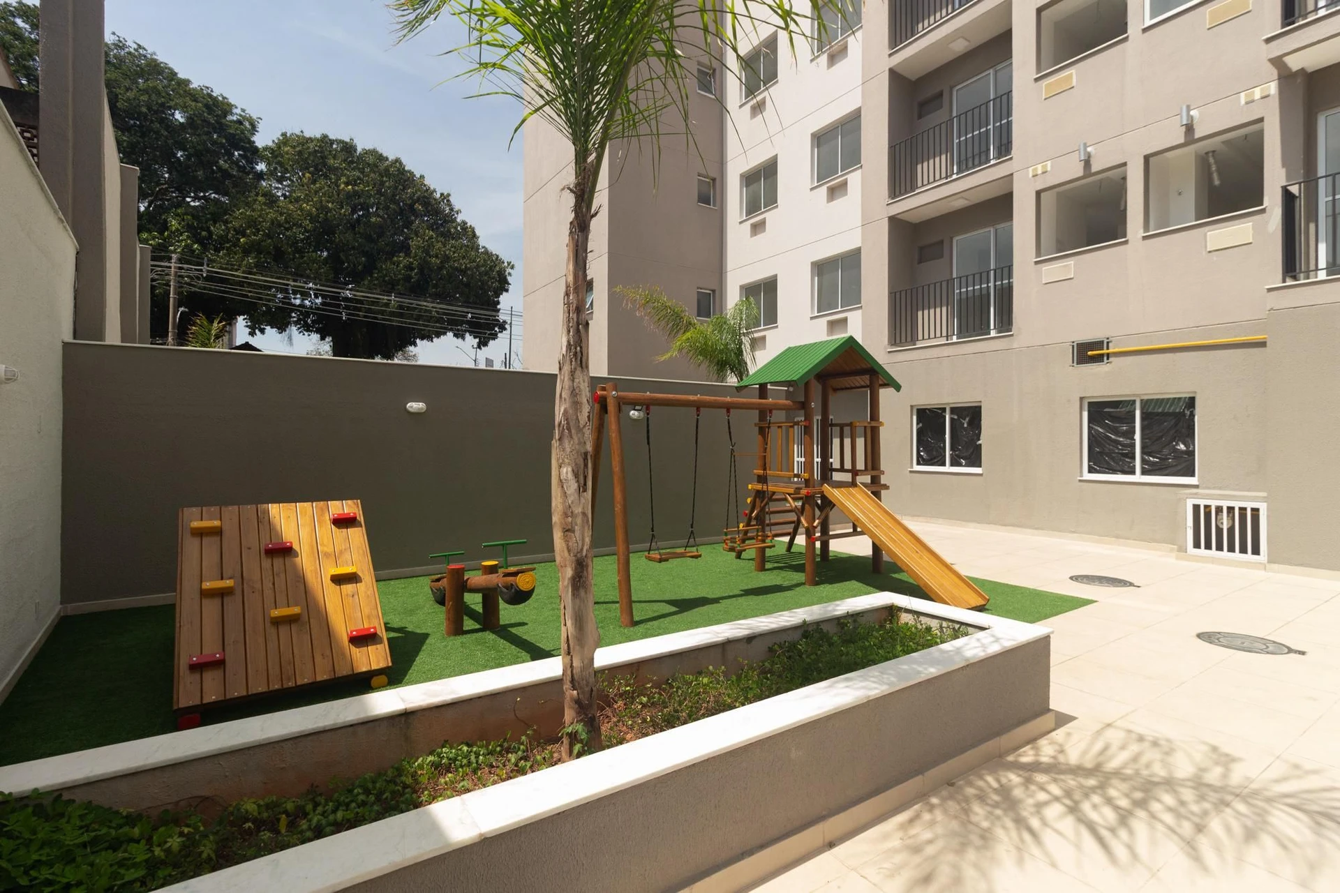 Apartment with 2 bedrooms, 1 en-suite and 1 parking spot — photo 46