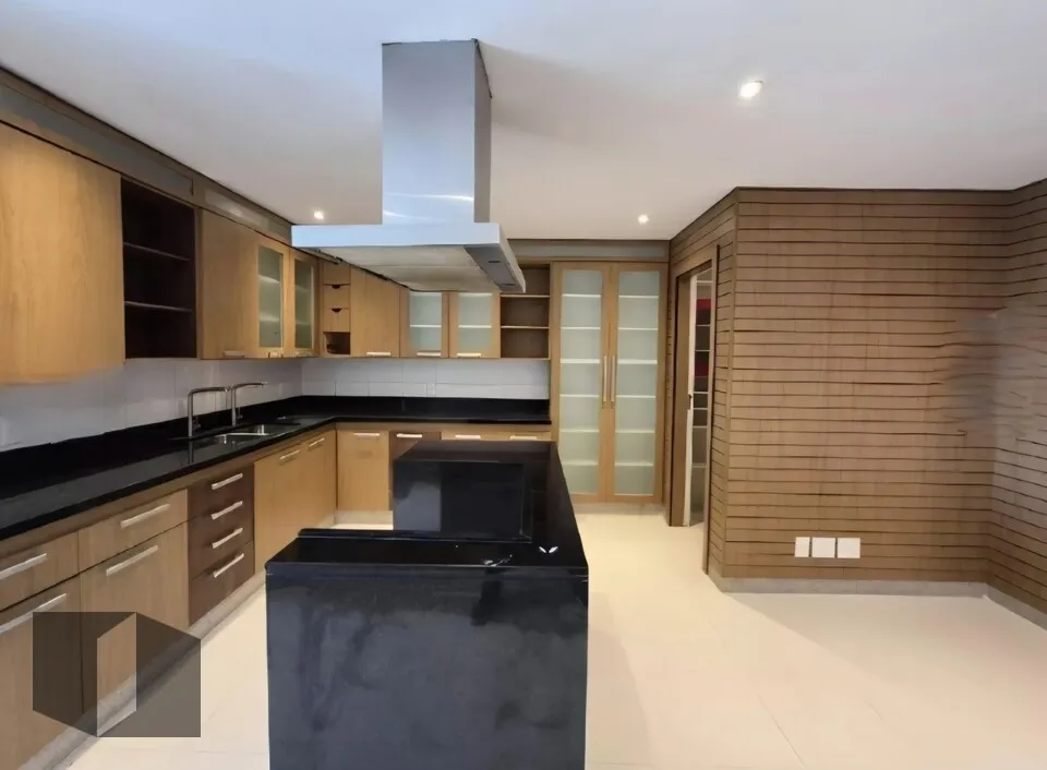 Penthouse with 5 bedrooms and balcony BBQ — photo 48