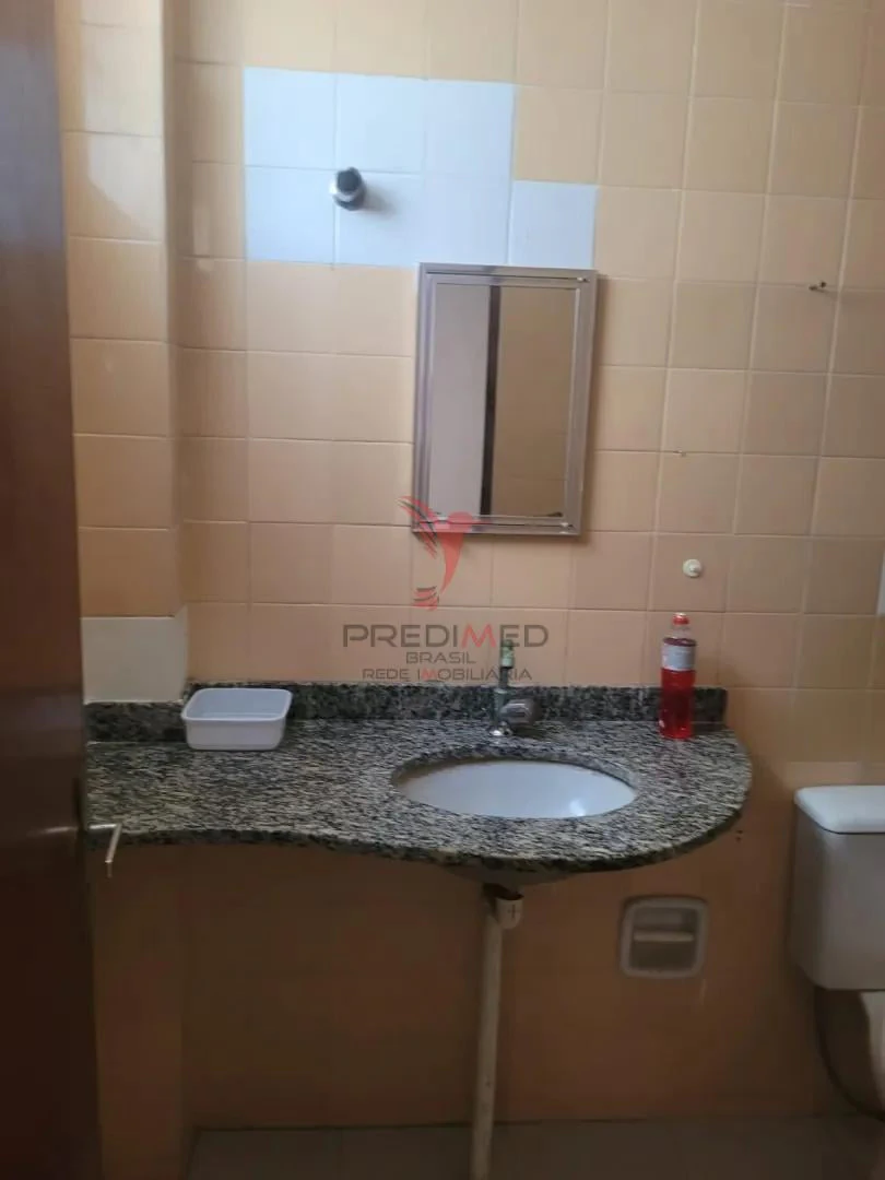 1-bedroom apartment with built-in kitchen cabinets — photo 4