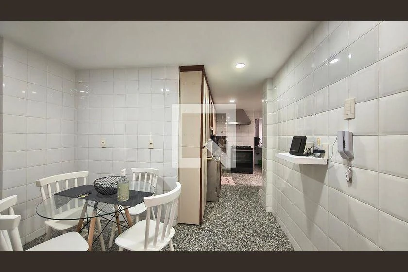 Washing machine in a 4-bedroom apartment, 205 m² — photo 9