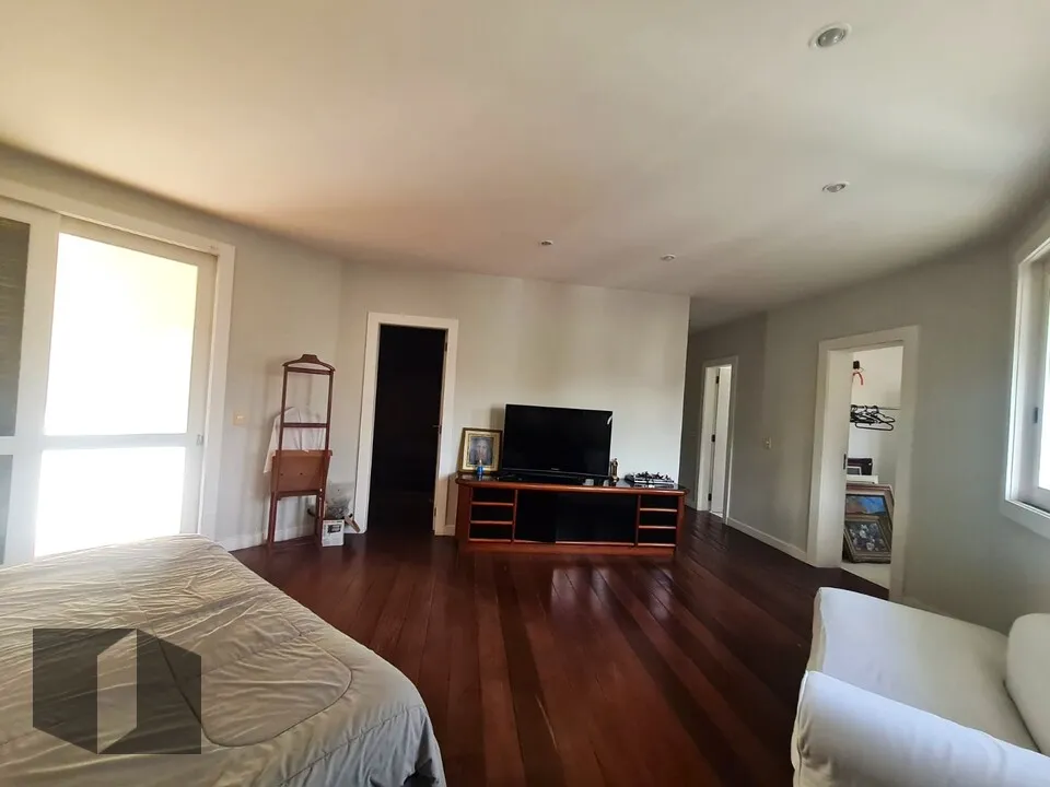 Unfurnished house with 5 bedrooms and 5 bathrooms — photo 11