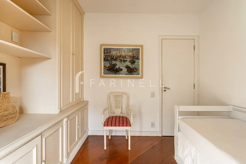 Furnished apartment with 3 bedrooms and 4 bathrooms — photo 2