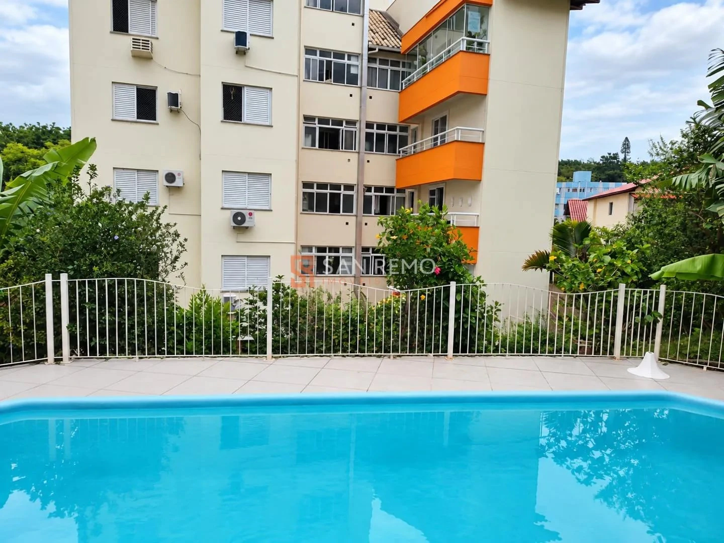 3-bedroom apartment in a building with a pool — photo 12