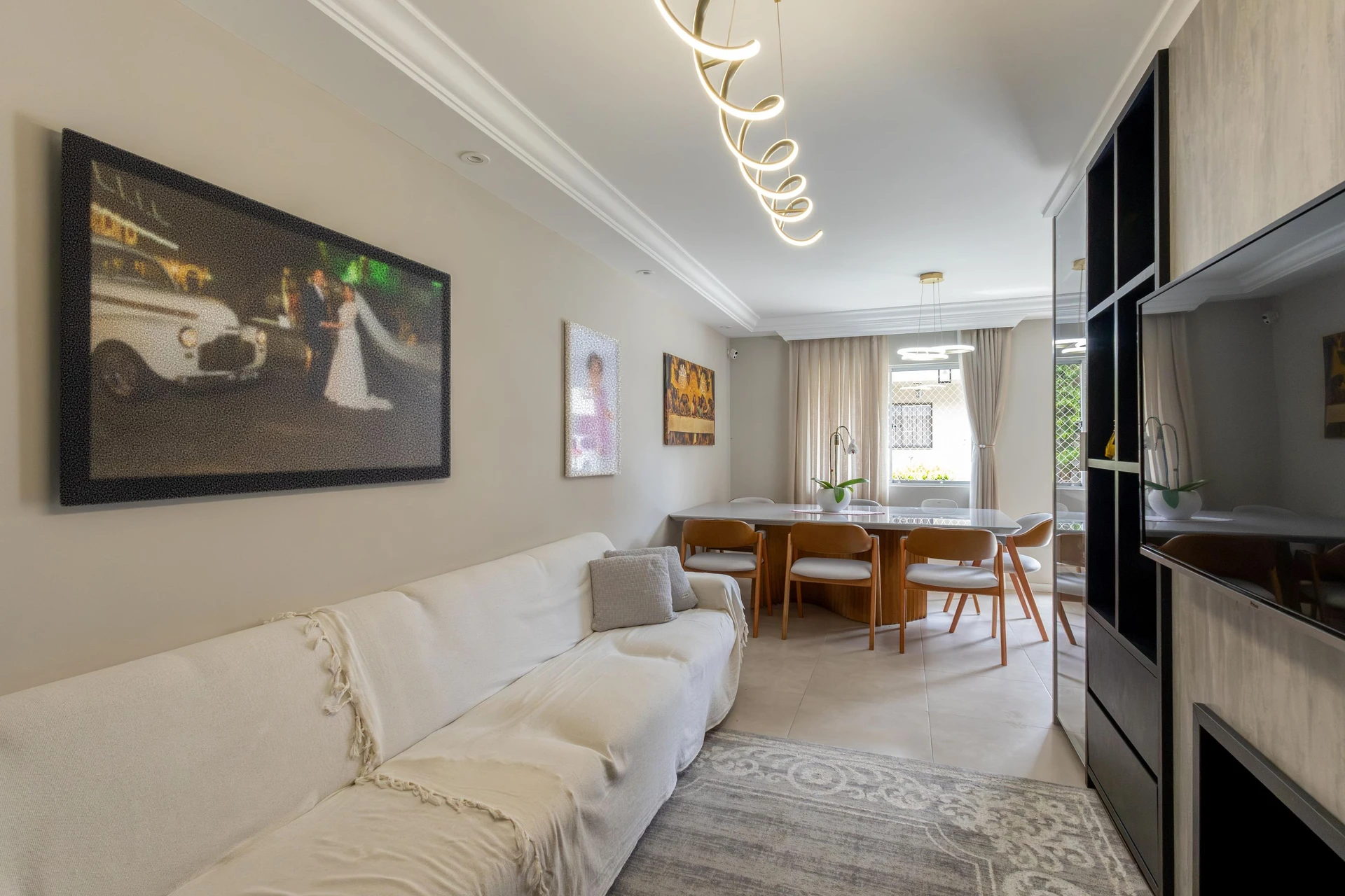Bathtub in a 3-bedroom house, 180 m² — photo 28