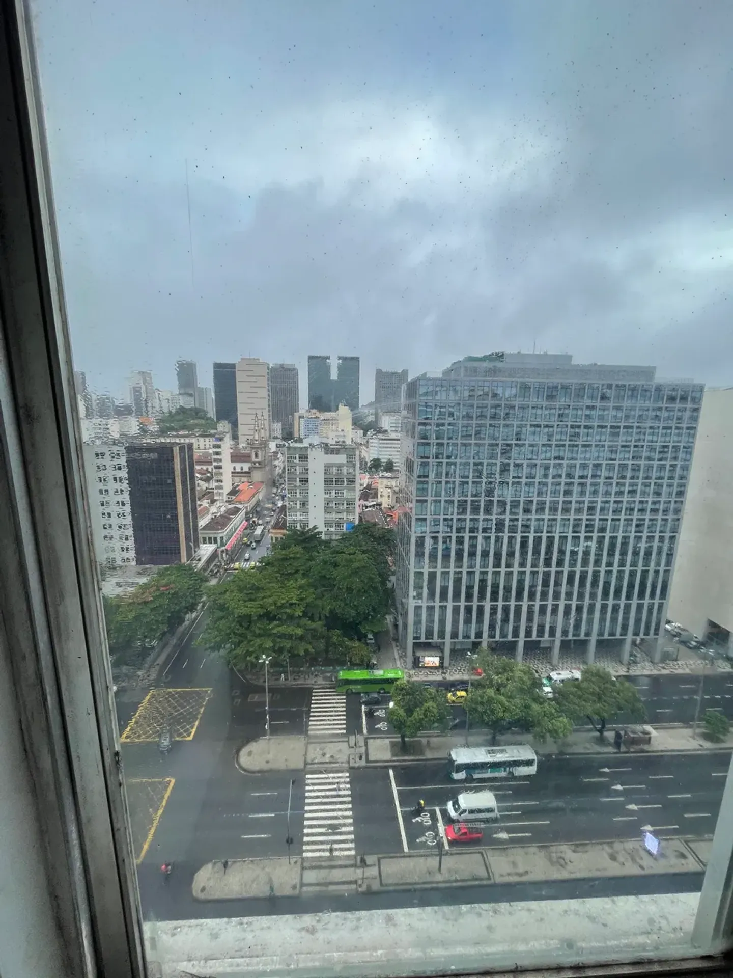 Unfurnished studio with city view and 1 bedroom — photo 9