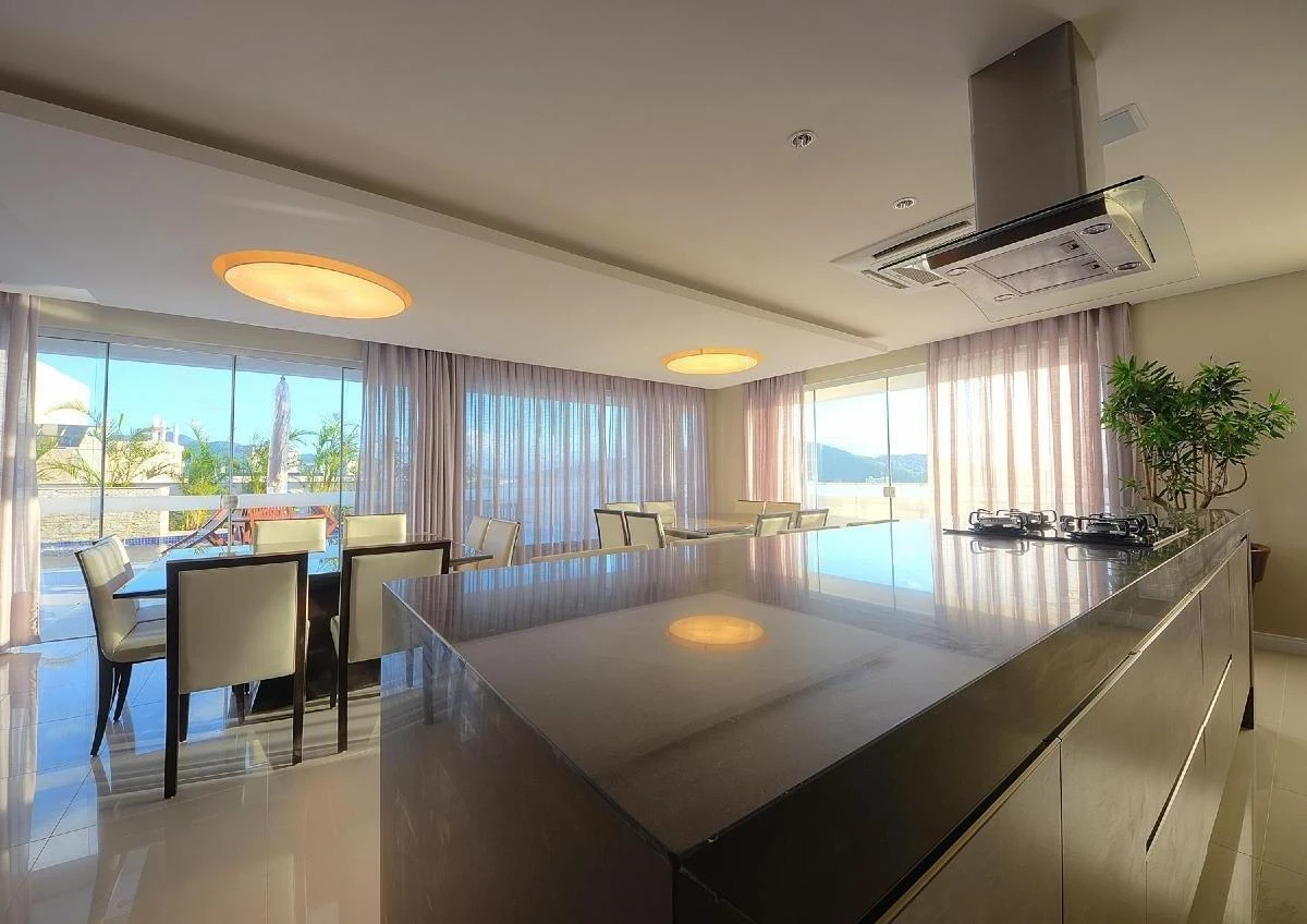 2-bedroom apartment with a mountain view — photo 16