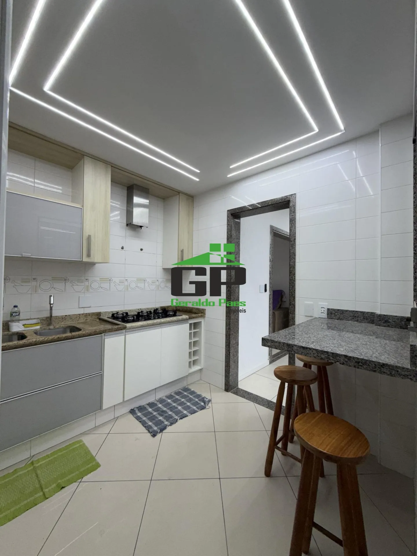 3-bedroom apartment with a washing machine — photo 10