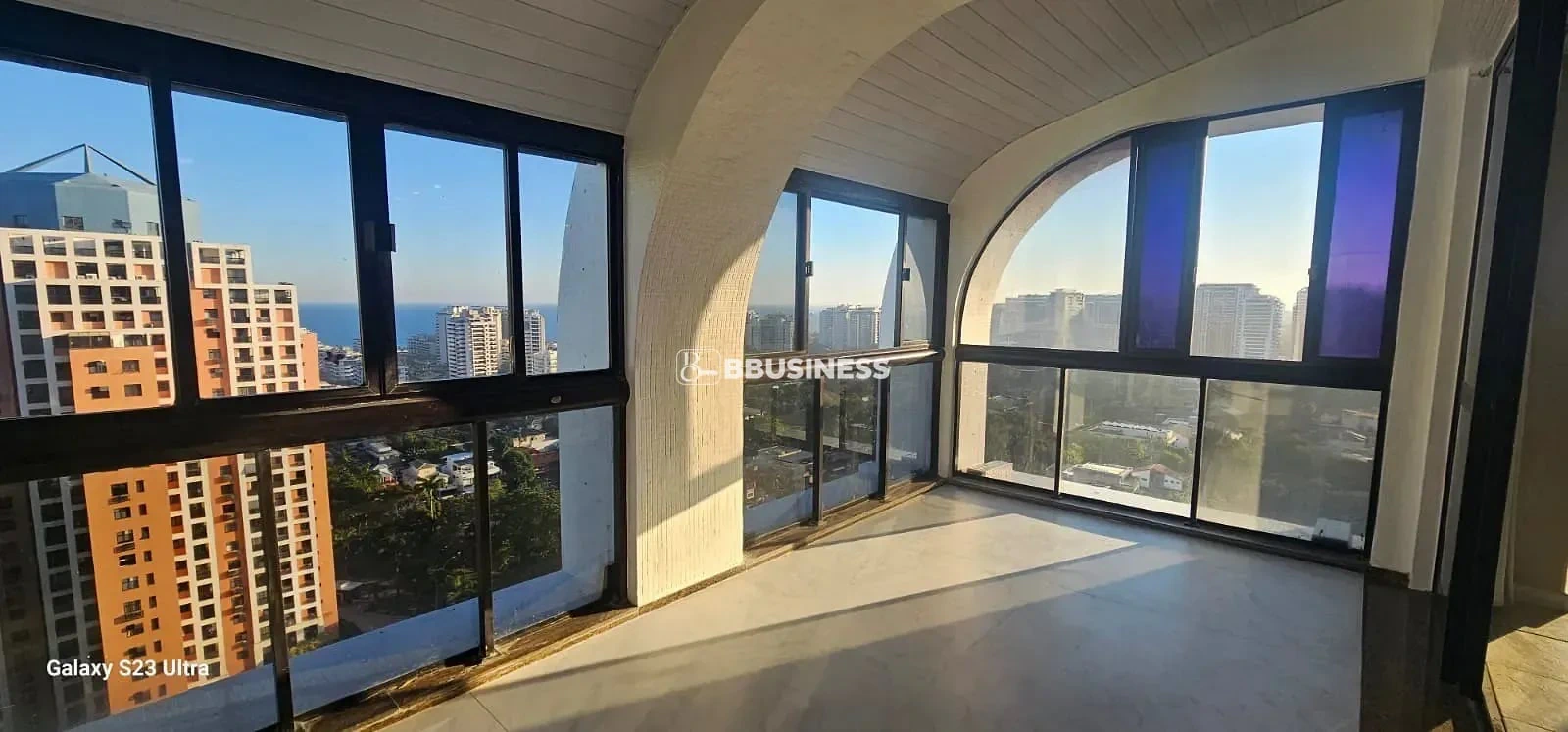 Penthouse with 3 bedrooms and 200 m², 5 bathrooms — photo 23