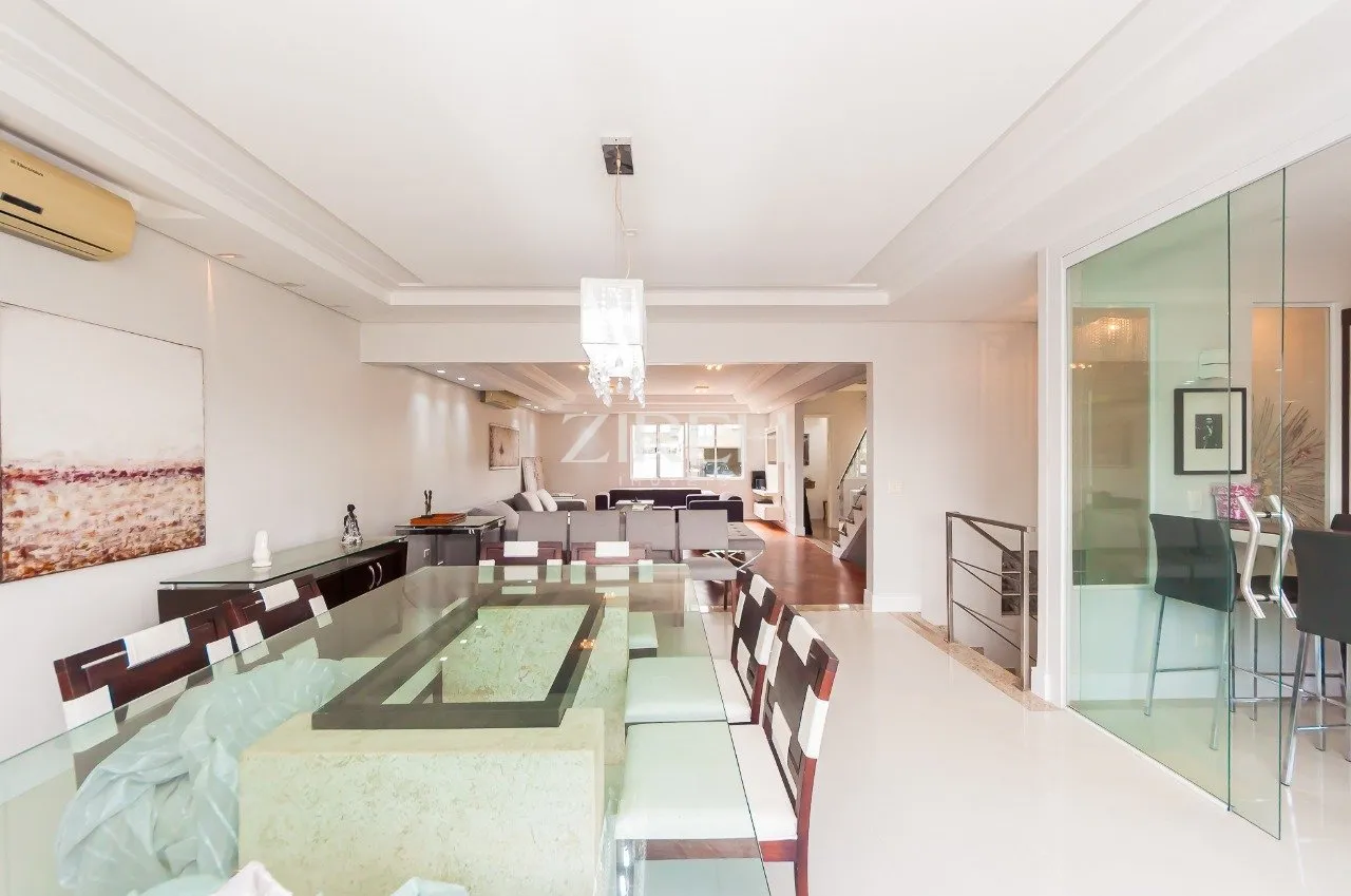 4-bedroom house with 4 parking spaces and open-plan kitchen — photo 3