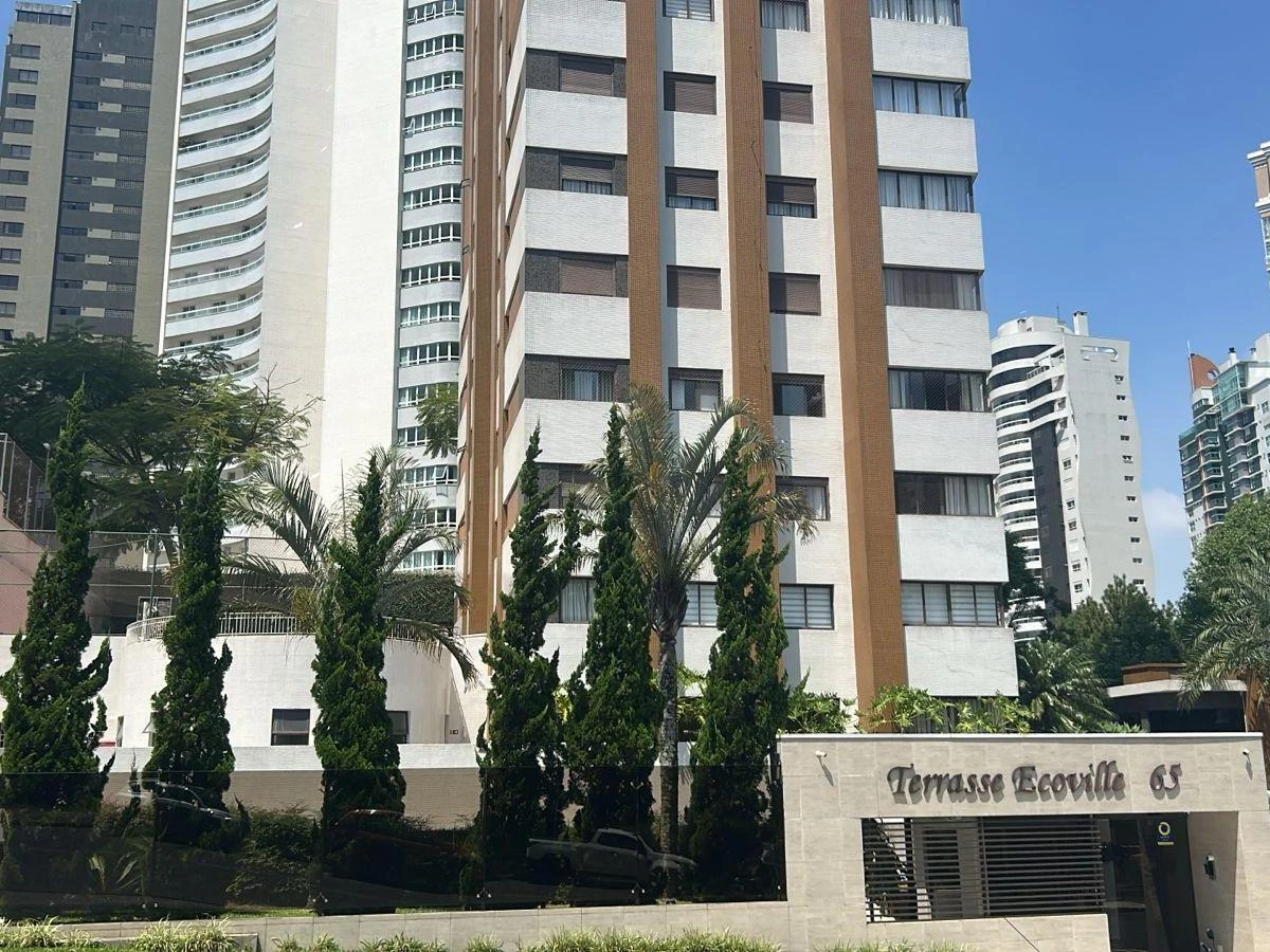 3-bedroom apartment with a home office in Curitiba — photo 19