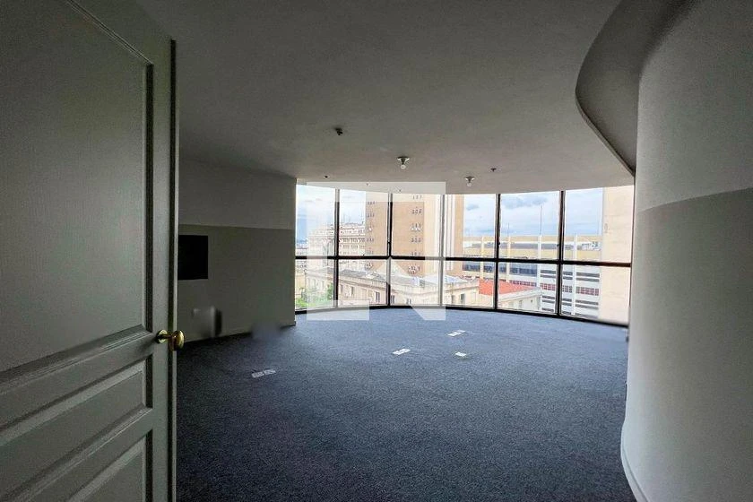 Apartment with 8 bedrooms, 3 bathrooms and 350 m² — photo 47