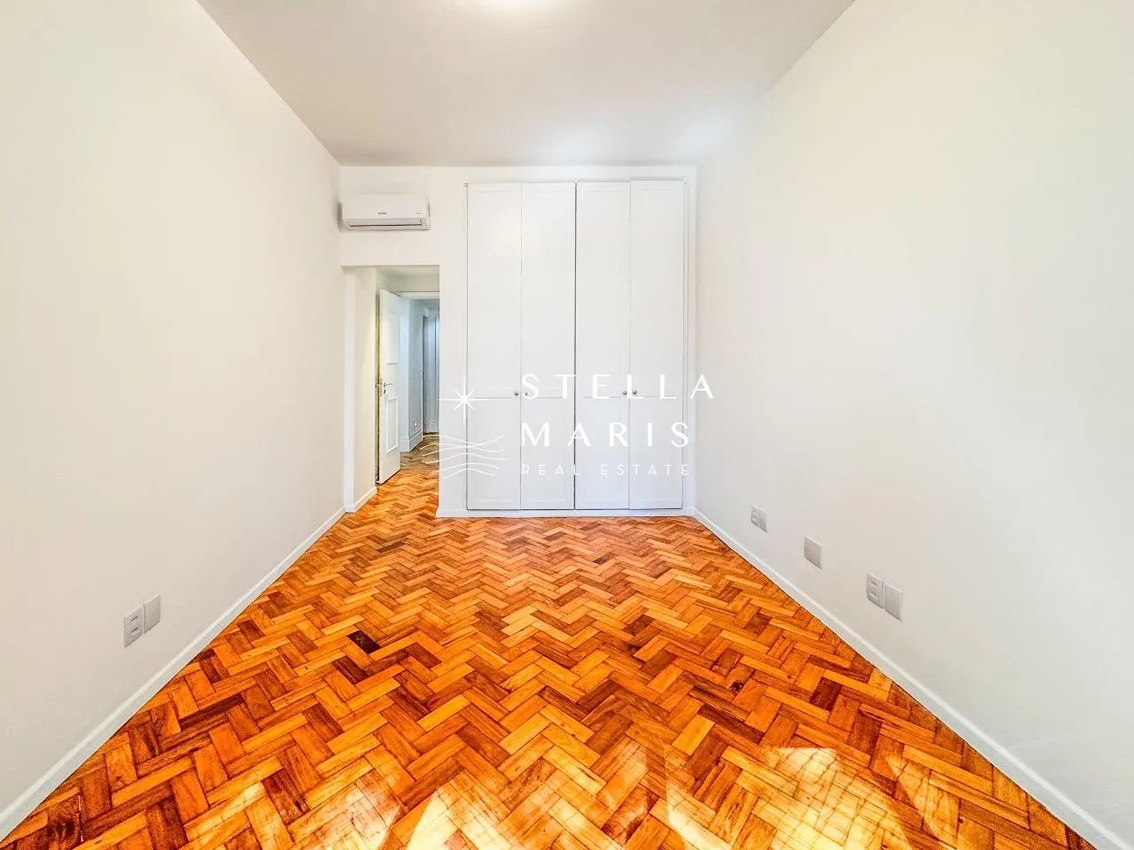 4-bedroom, 5-bath apartment with 1 parking space — photo 3