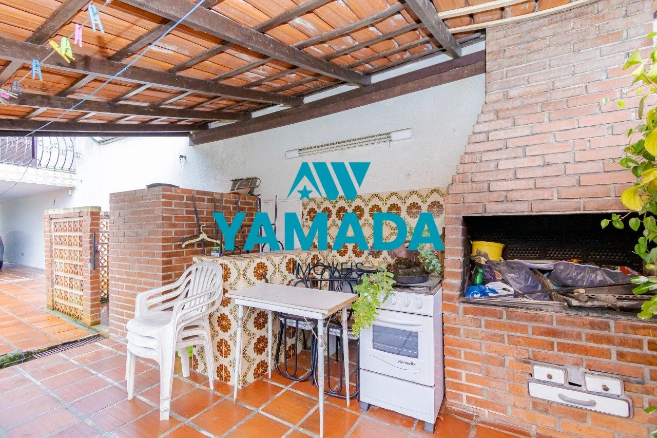 350 m² house with a garden and a grill on the balcony — photo 17