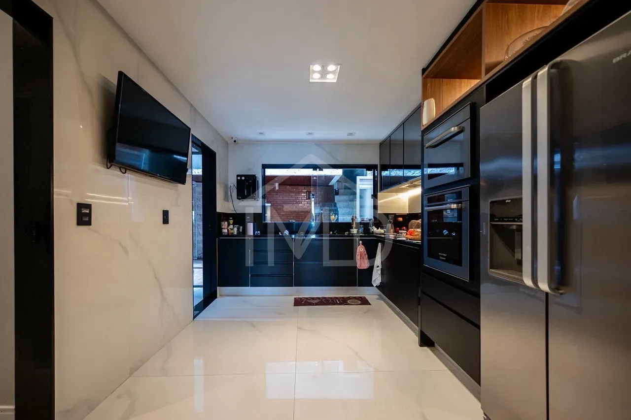 Furnished 6-bedroom house, 266 m² and 3 parking spots — photo 19